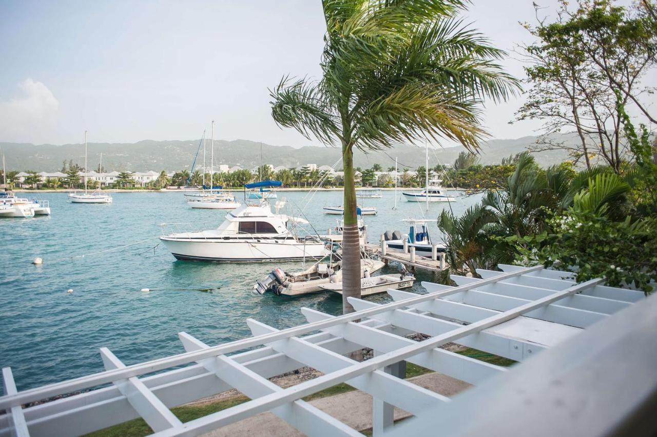 Seawind Beach Apartments Montego Bay Exterior photo