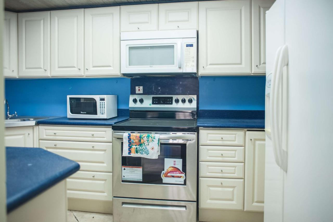 Seawind Beach Apartments Montego Bay Exterior photo