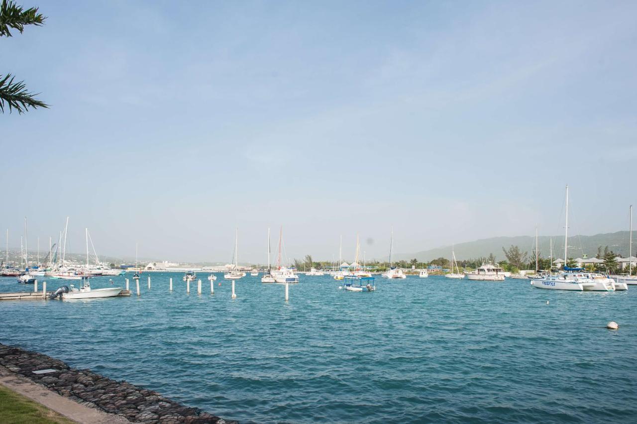 Seawind Beach Apartments Montego Bay Exterior photo