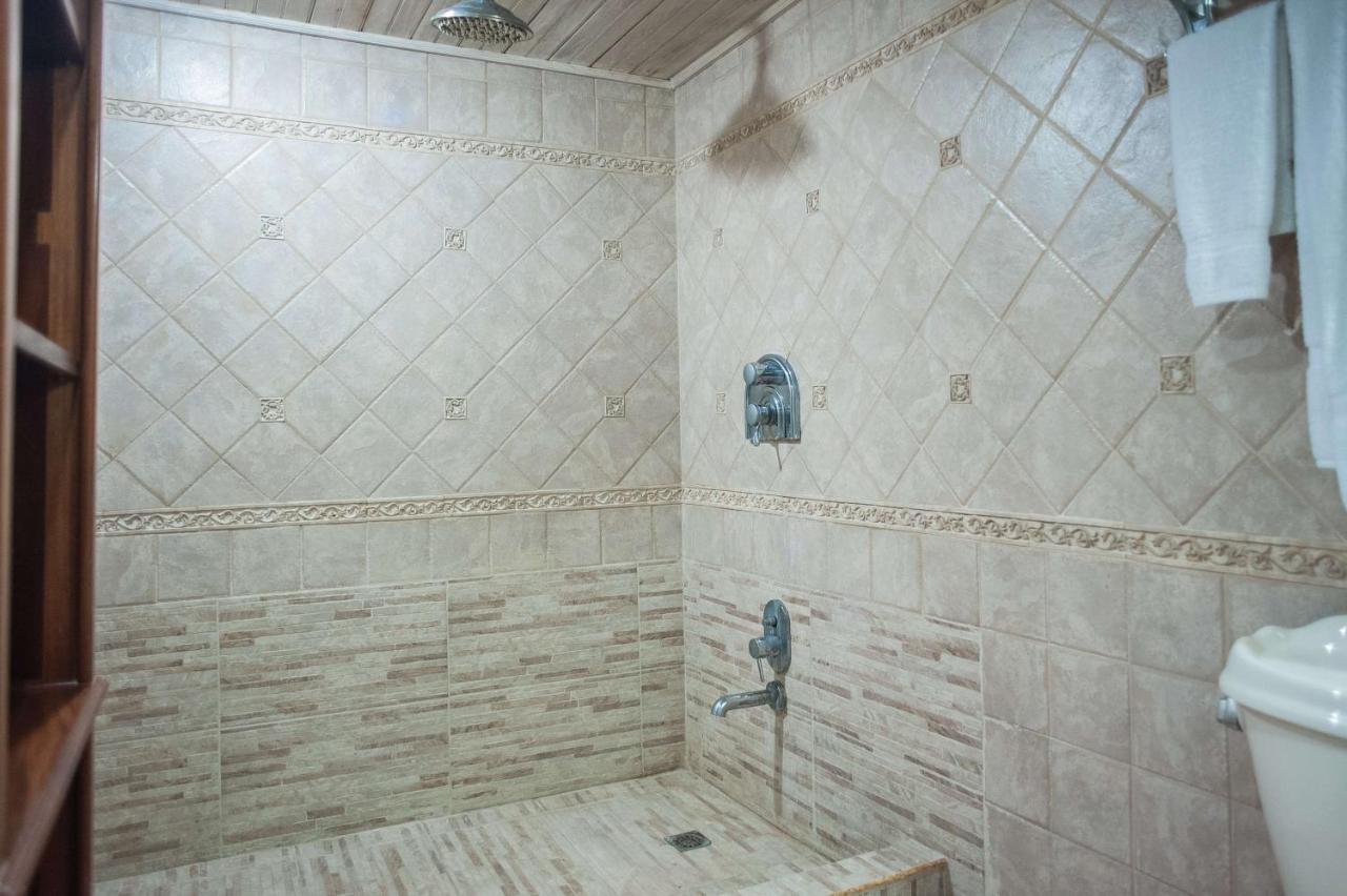 Seawind Beach Apartments Montego Bay Exterior photo