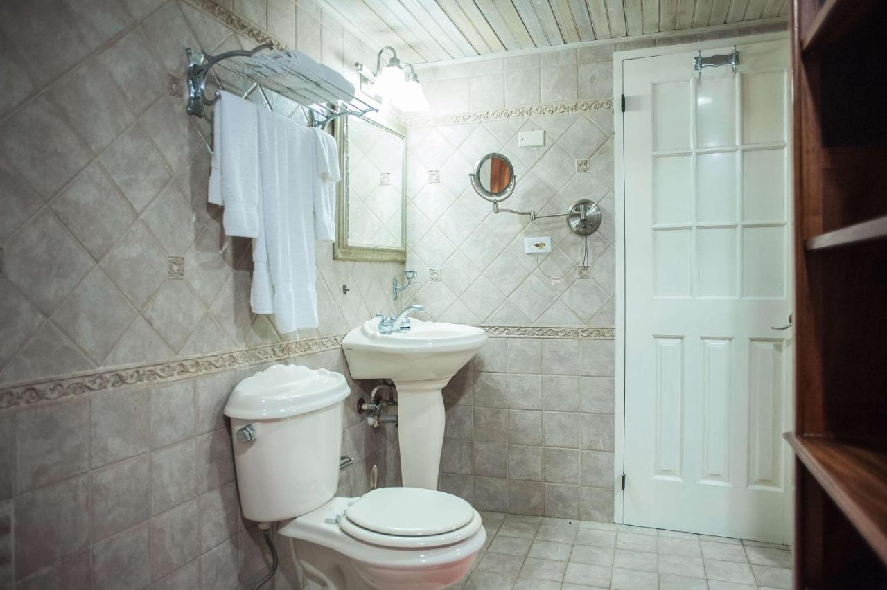 Seawind Beach Apartments Montego Bay Exterior photo