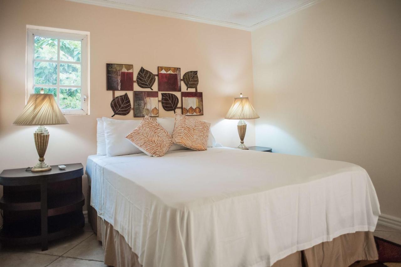 Seawind Beach Apartments Montego Bay Exterior photo