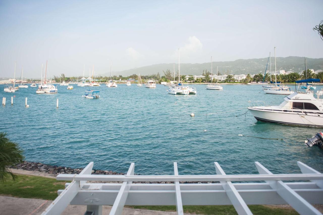 Seawind Beach Apartments Montego Bay Exterior photo